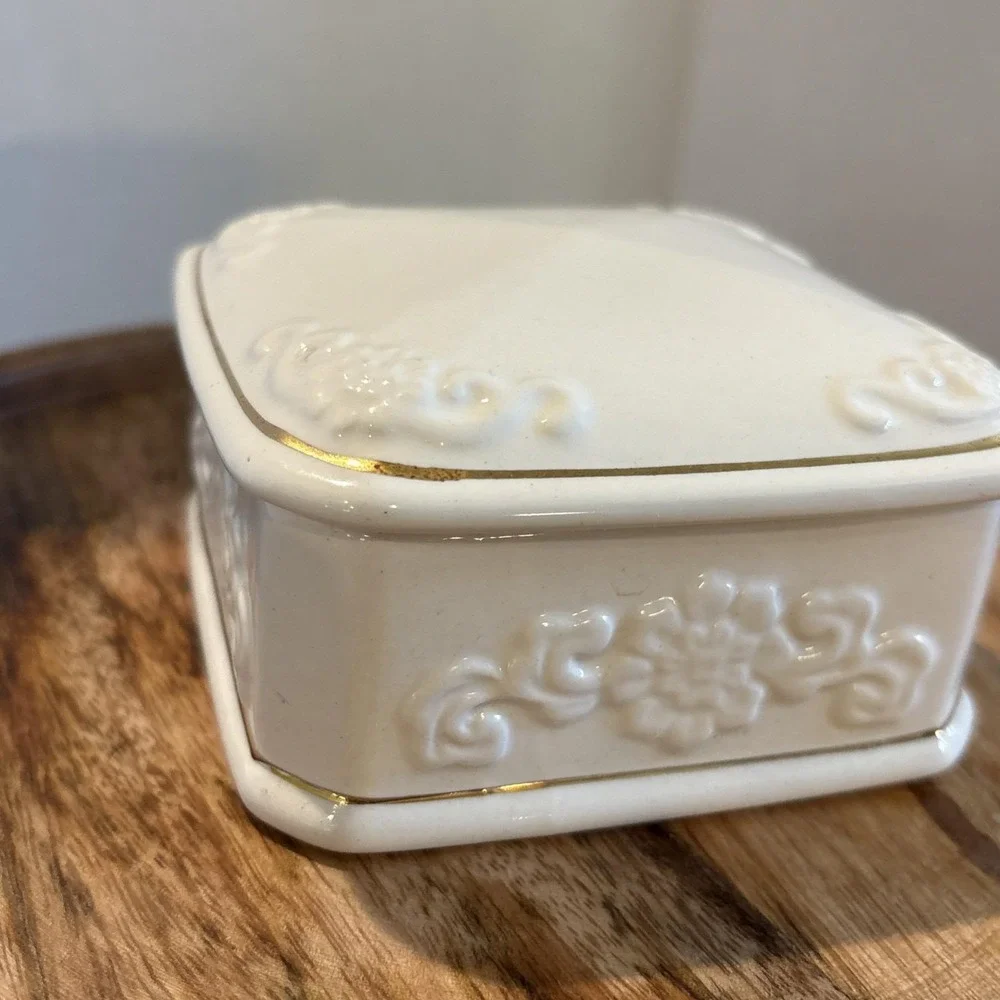 Paul Sebastian LE 1996 White Trinket Vanity Box Gold Trim Raised Floral Design